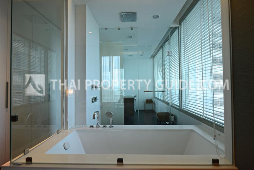 Condominium in Ploenchit 