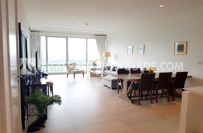 Condominium in Ploenchit 