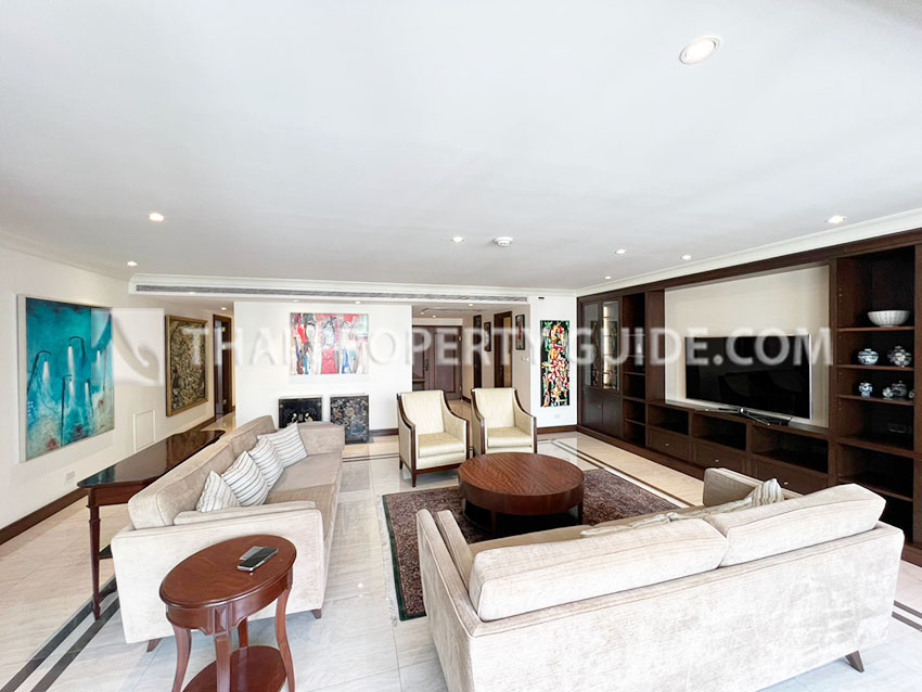 Condominium in Ploenchit 