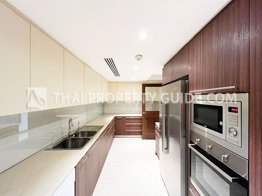 Condominium in Ploenchit 