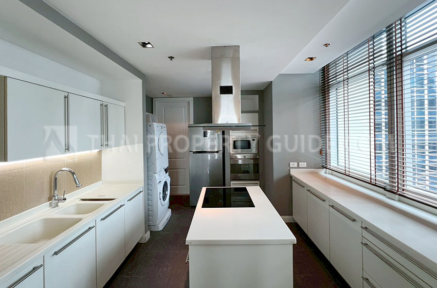Condominium in Ploenchit : Athenee Residence 