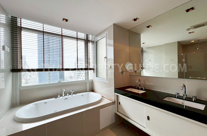 Condominium in Ploenchit : Athenee Residence 