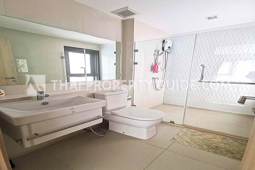 Condominium in Ploenchit 