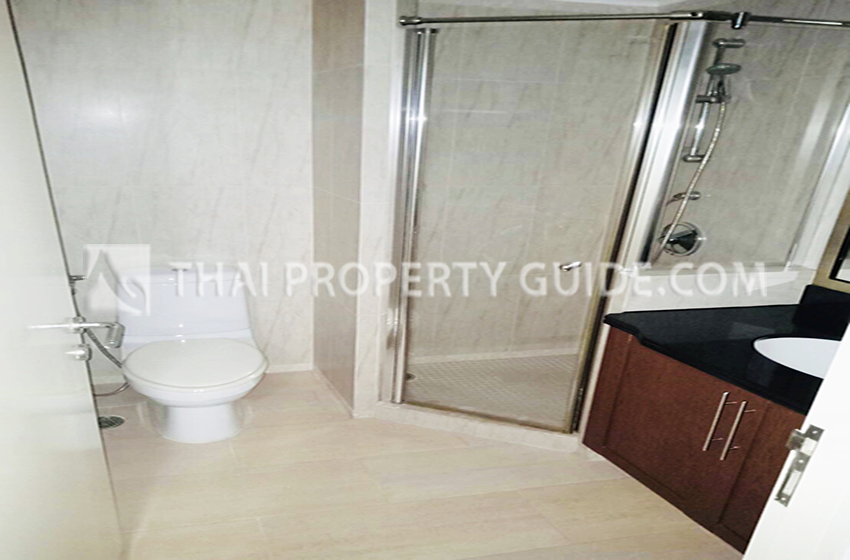 Condominium in Ploenchit 
