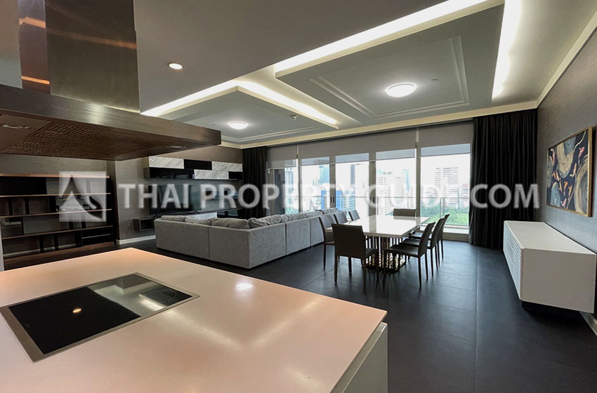 Condominium in Ploenchit 