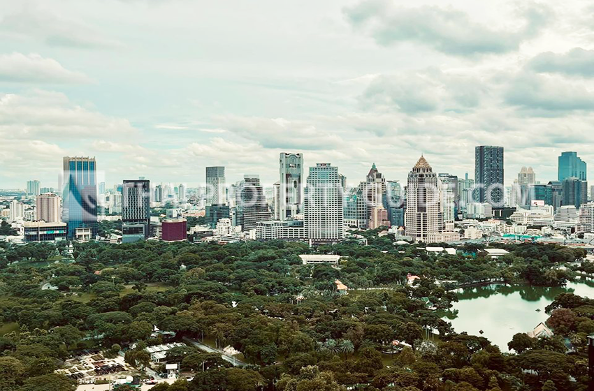 Condominium in Ploenchit 
