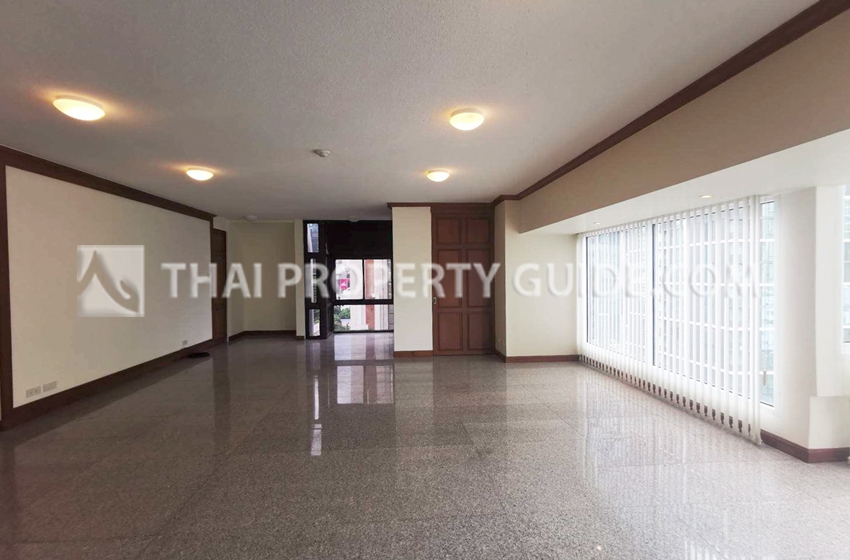 Condominium in Ploenchit 