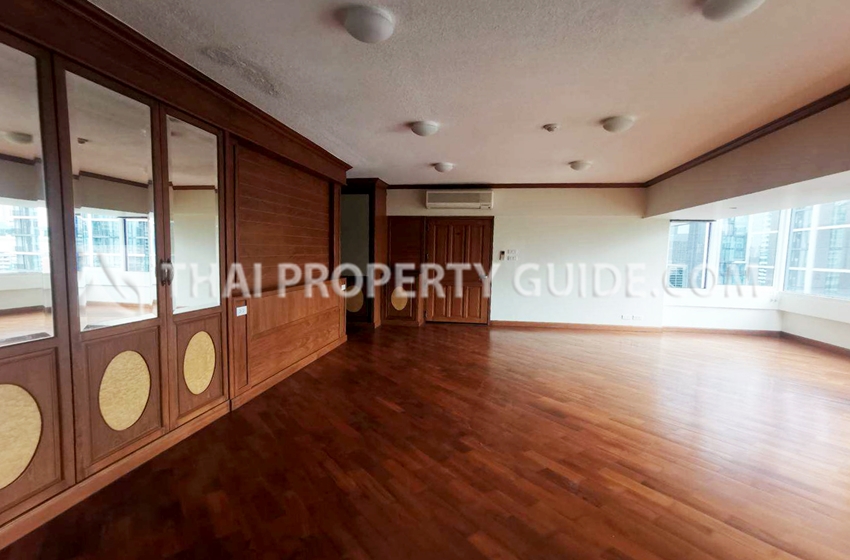 Condominium in Ploenchit 