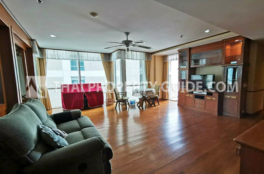 Condominium in Ploenchit 