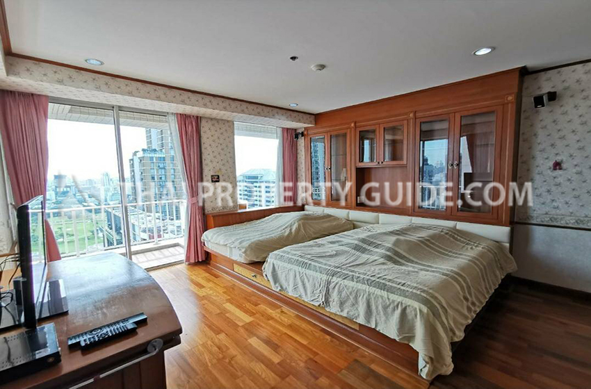 Condominium in Ploenchit 