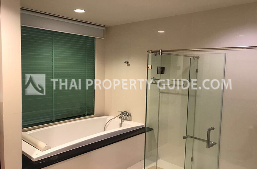 Condominium in Ploenchit 