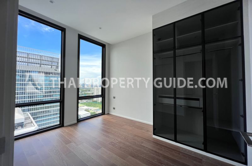 Condominium in Ploenchit 