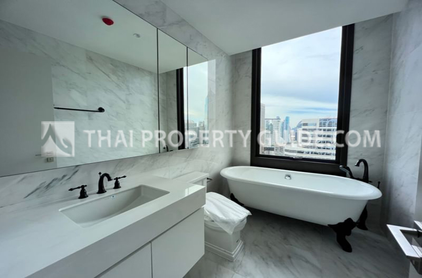 Condominium in Ploenchit 