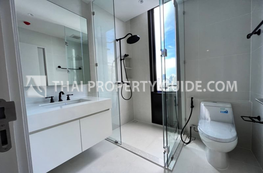 Condominium in Ploenchit 