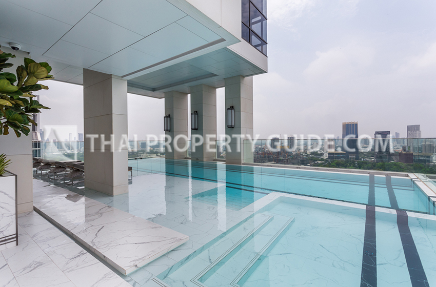 Condominium in Ploenchit 