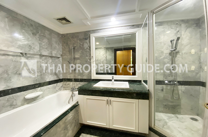 Condominium in Ploenchit 