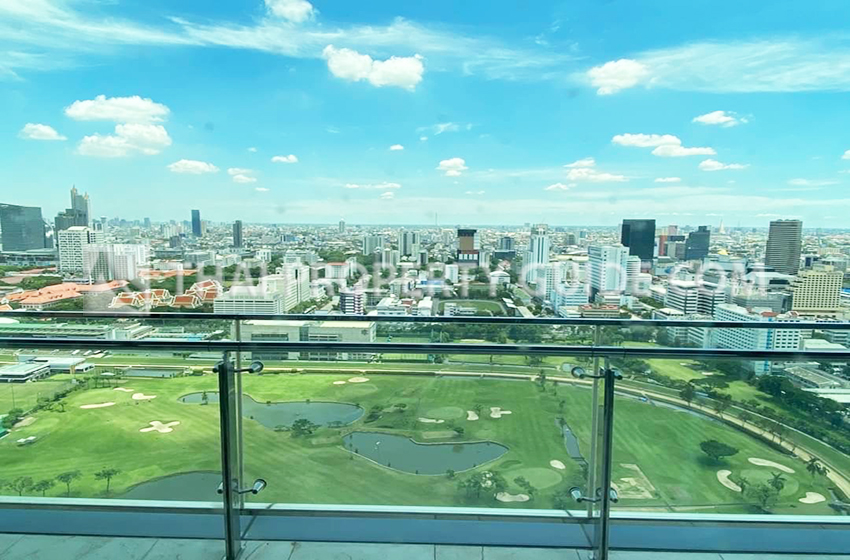 Condominium in Ploenchit 