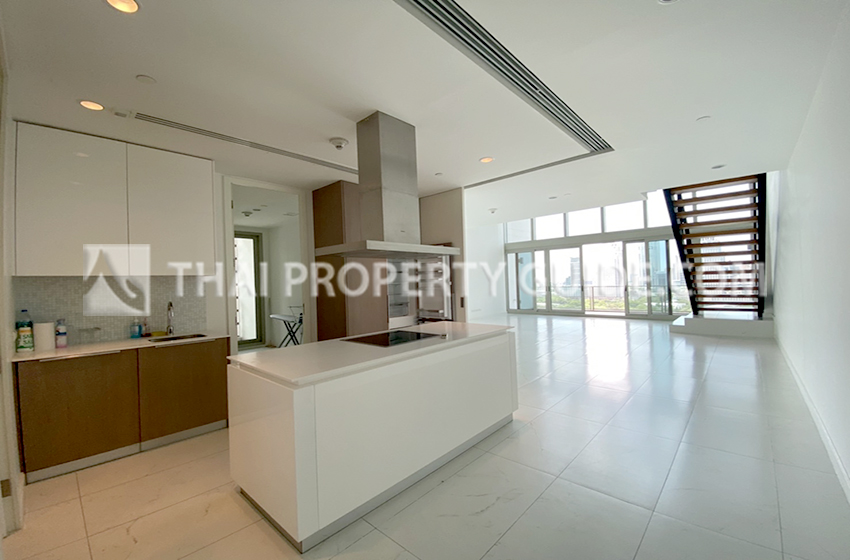 Condominium in Ploenchit 