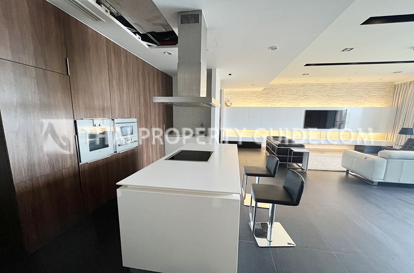 Condominium in Ploenchit 