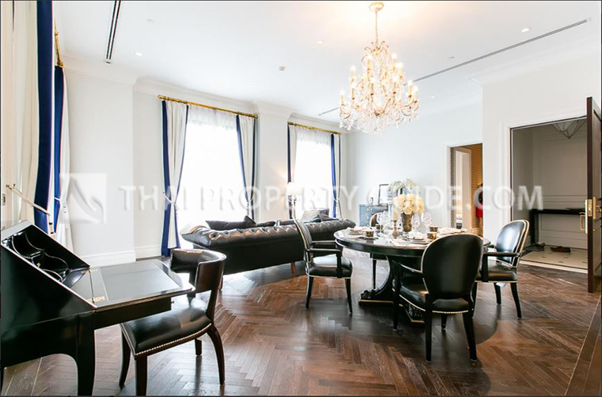 Condominium in Ploenchit 