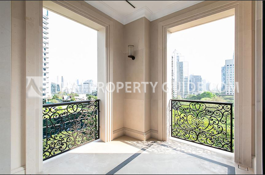 Condominium in Ploenchit 