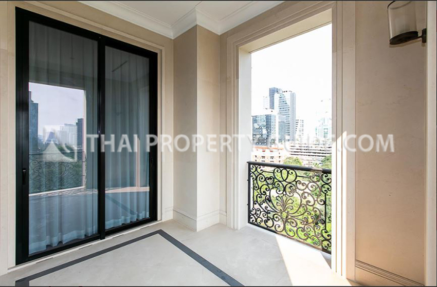 Condominium in Ploenchit 