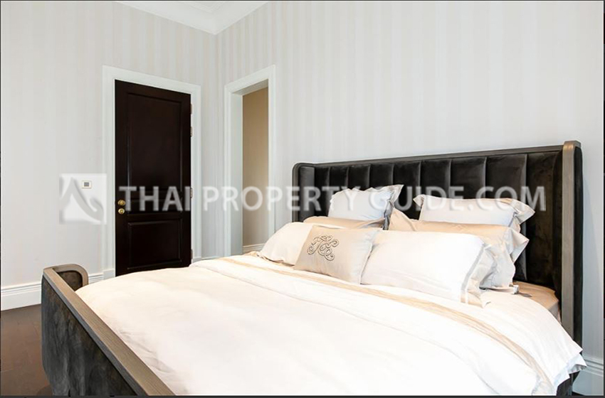 Condominium in Ploenchit 