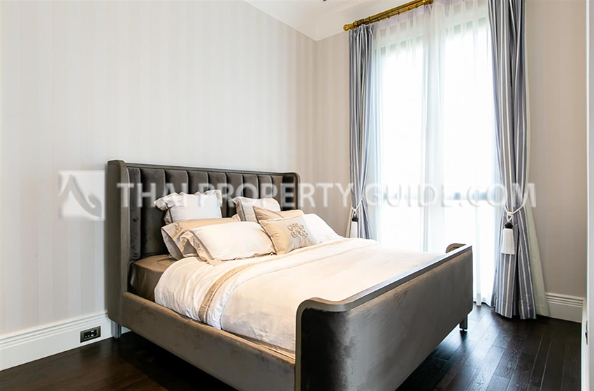 Condominium in Ploenchit 
