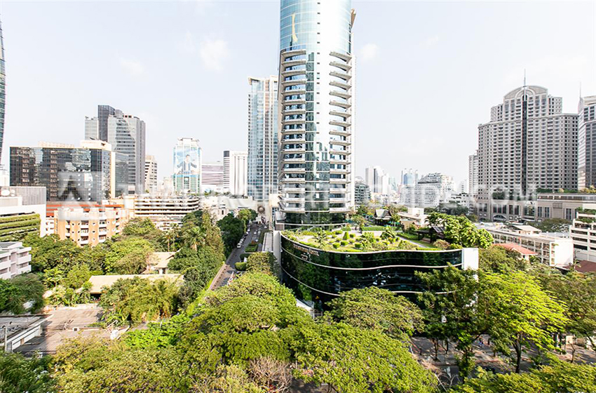 Condominium in Ploenchit 