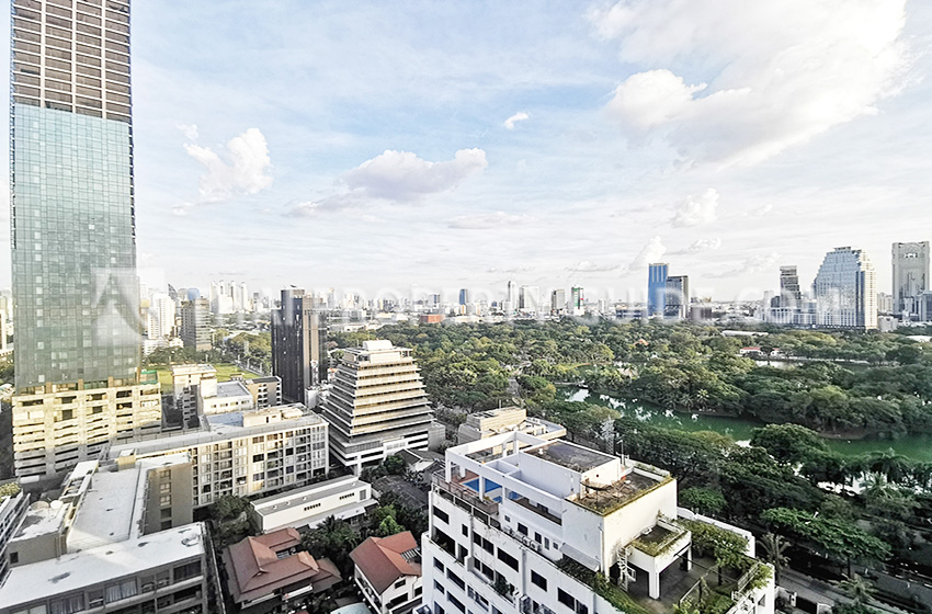 Condominium in Ploenchit 