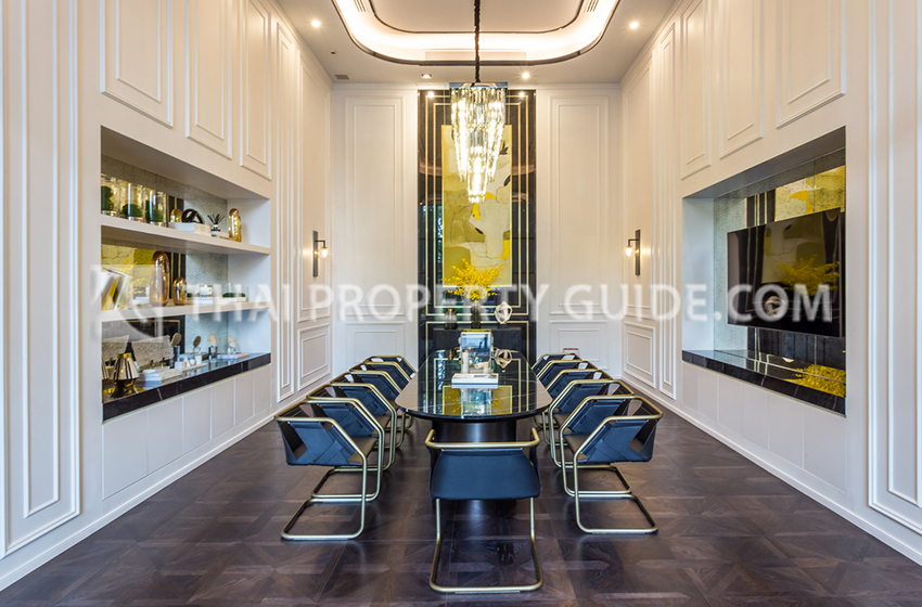 Condominium in Ploenchit 