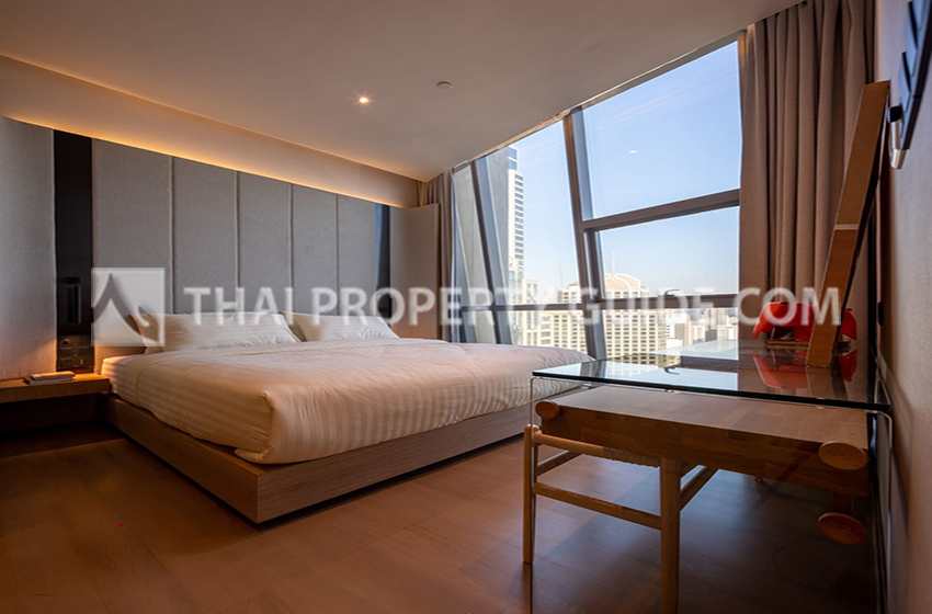 Condominium in Ploenchit : The Oriental Residence (Condominium) 