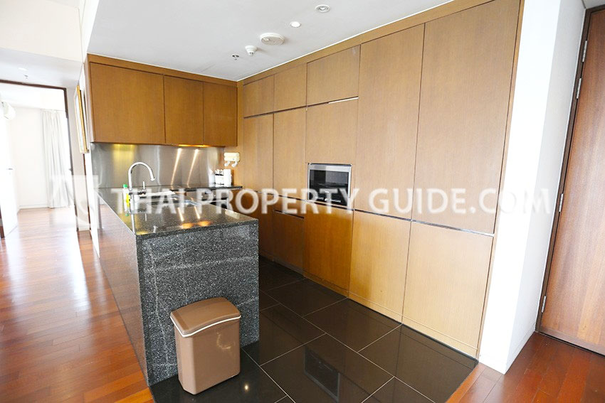 Condominium in Ploenchit : Hansar Rajdamri 
