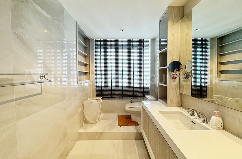 Condominium in Ploenchit : Athenee Residence 