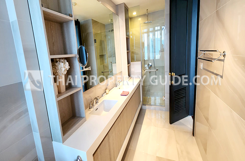 Condominium in Ploenchit : Athenee Residence 