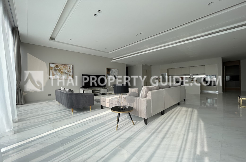 Condominium in Ploenchit