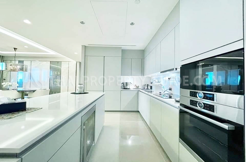 Condominium in Ploenchit 