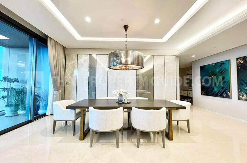 Condominium in Ploenchit 