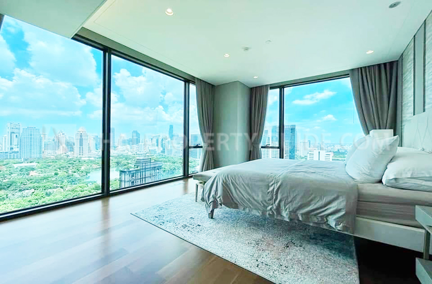 Condominium in Ploenchit 