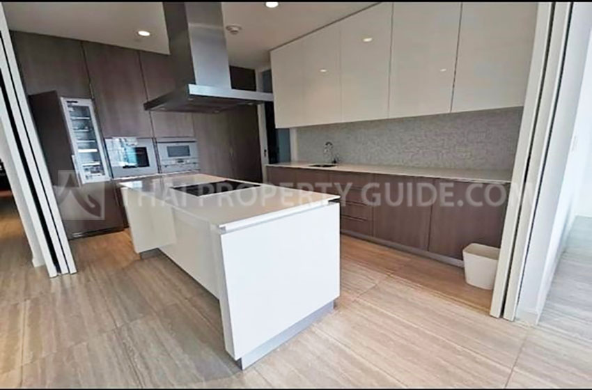 Condominium in Ploenchit 