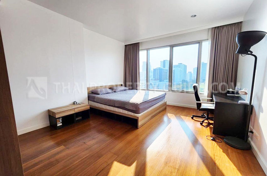Condominium in Ploenchit 