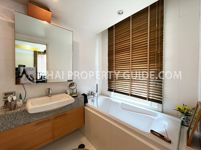 Condominium in Ploenchit 