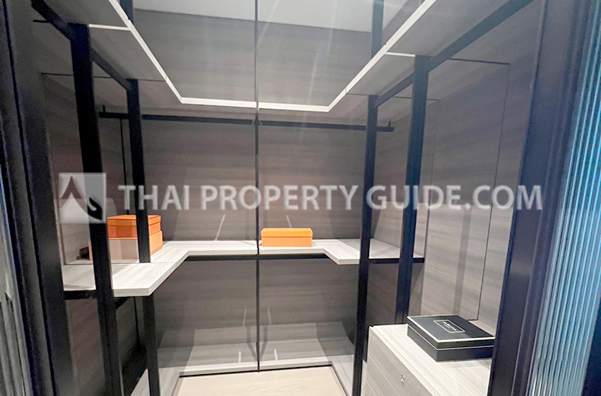 Condominium in Ploenchit 