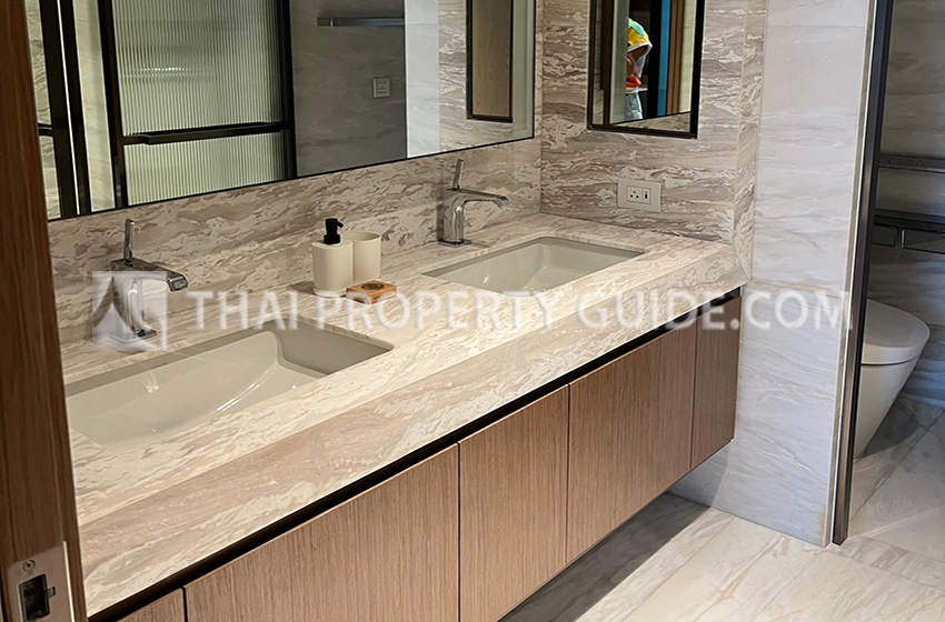 Condominium in Ploenchit 