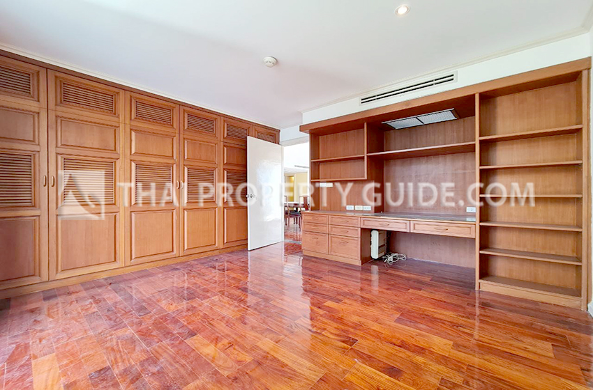 Condominium in Ploenchit 