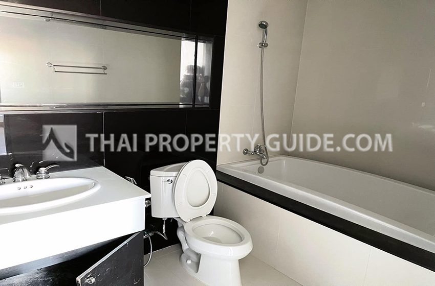 Condominium in Ploenchit 