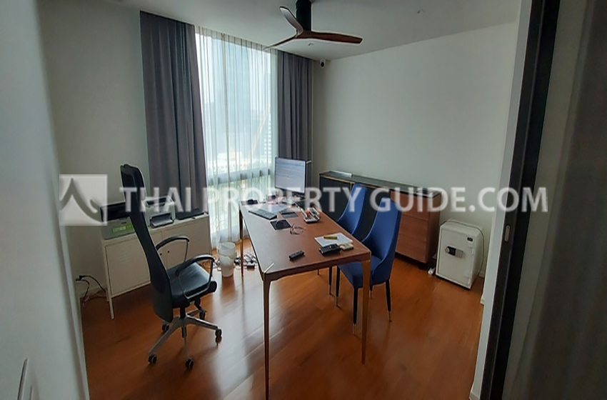 Condominium in Ploenchit 