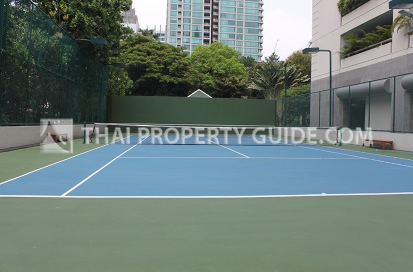 Condominium in Ploenchit 