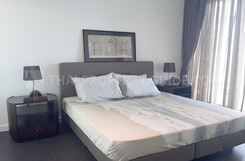 Condominium in Ploenchit 