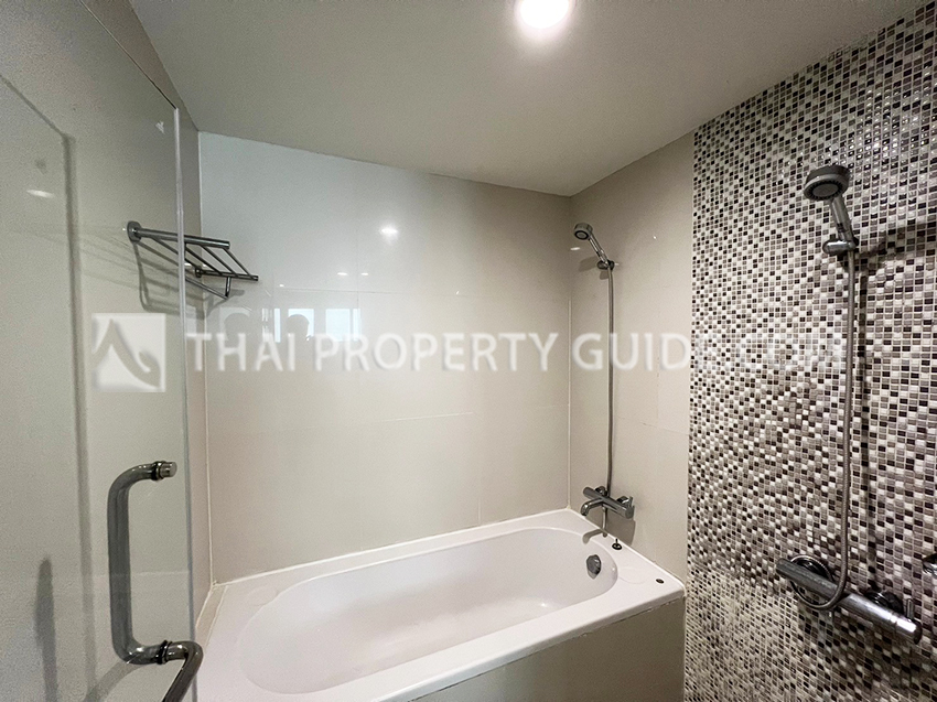 Condominium in Ploenchit 